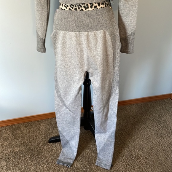 LA Image Gray Workout Outfit Size Small - Picture 3 of 9